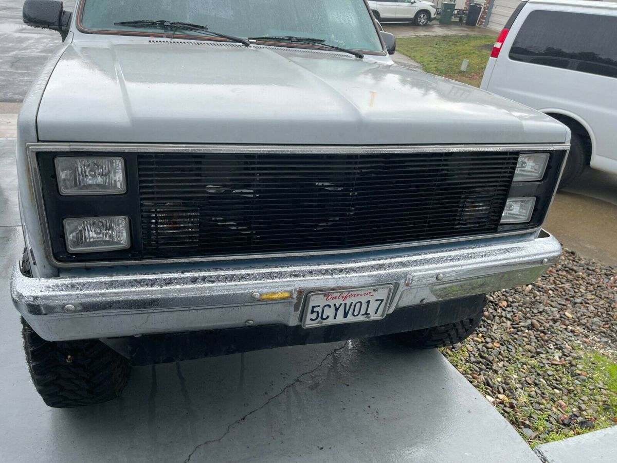 1986 chevy suburban c10 silverdo edition