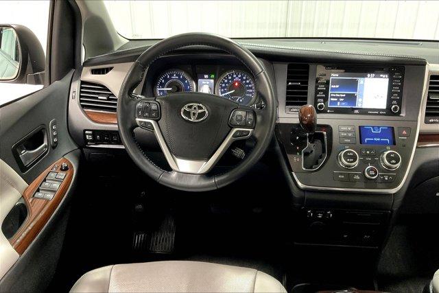 2018 toyota sienna limited