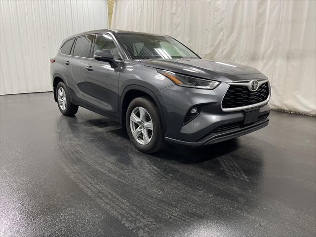 2021 toyota highlander le