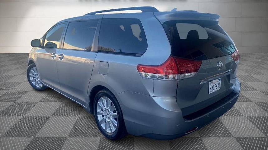 2011 toyota sienna
