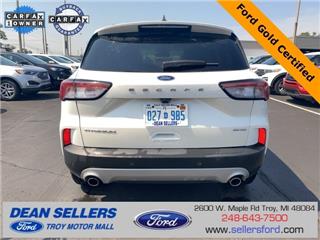 2022 Ford Escape titanium
