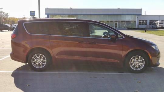 2023 chrysler voyager lx