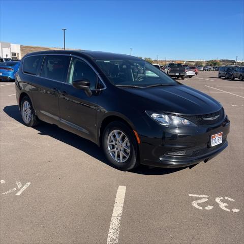 2022 chrysler voyager lx