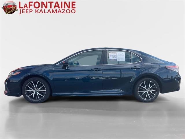 2021 toyota camry se