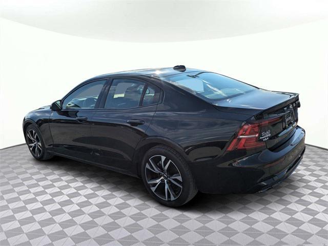 2024 volvo s60 b5 plus dark theme