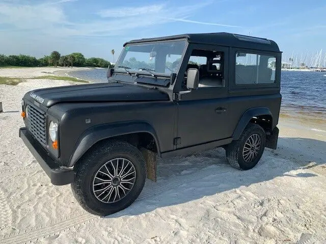 1989 land rover defender 90, 4x4, 5 speeds, rust free, diesel (low mileage)