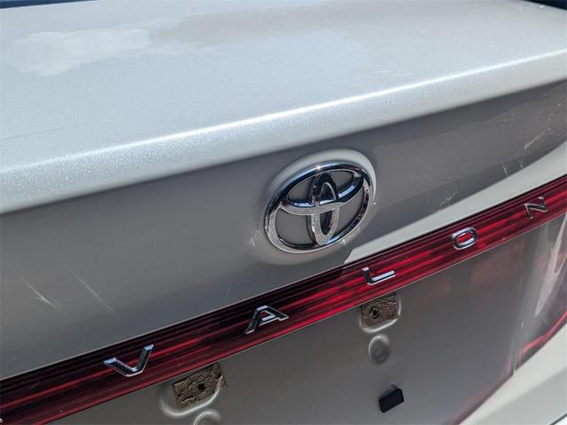2022 toyota avalon xle