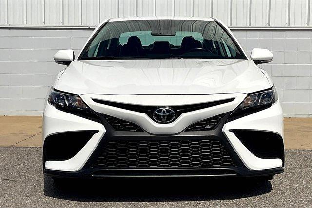 2022 toyota camry se