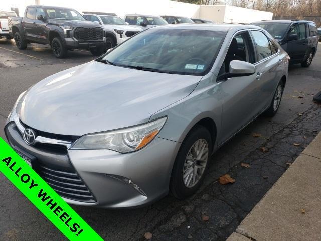2016 toyota camry le