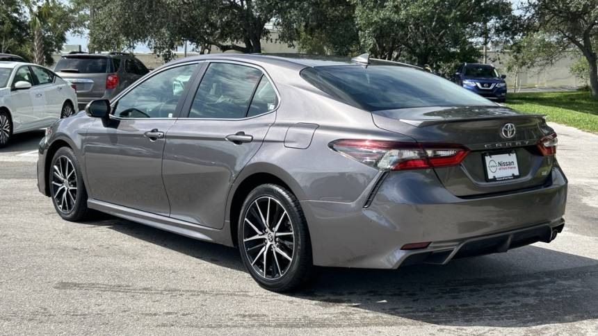 2022 toyota camry se