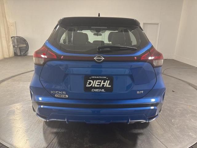 2024 nissan kicks sr