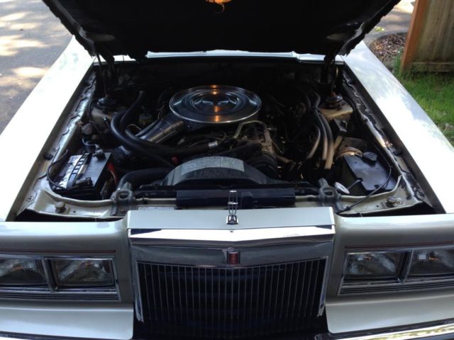 1982 lincoln continental base sedan 4-door 5.0l