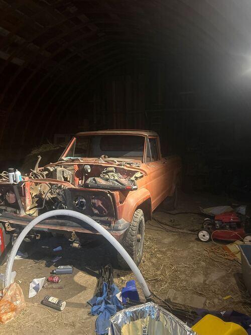 1978 jeep cherokee truck part out or sale, offer what you think is fair *sale pend