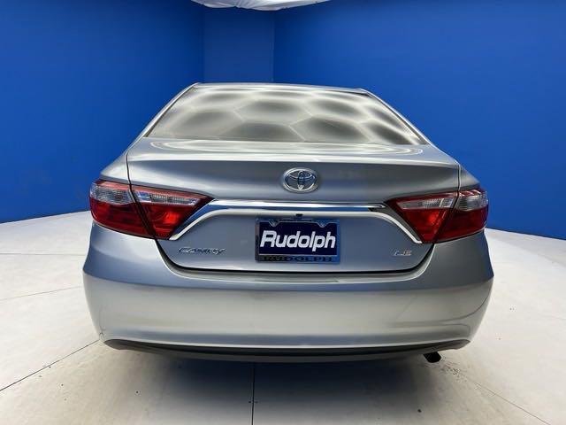 2017 toyota camry le