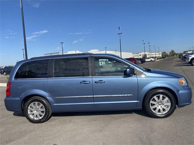 2012 chrysler town & country touring