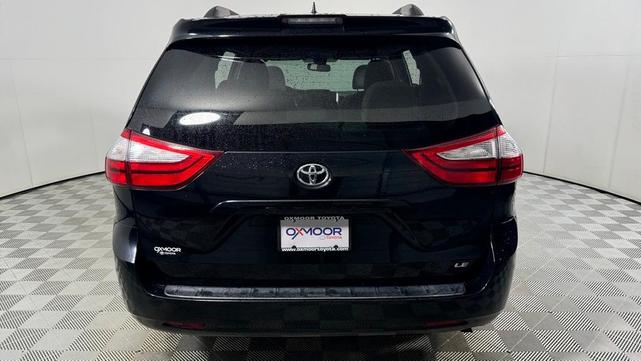 2019 toyota sienna le