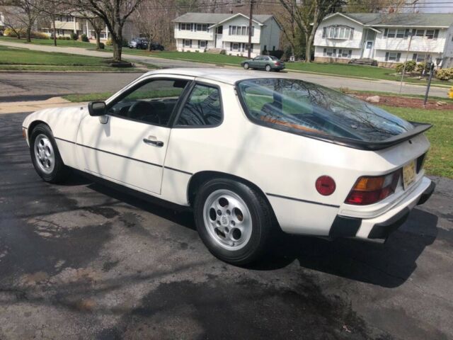 ***low miles, very rare... 1987 porsche 924s***