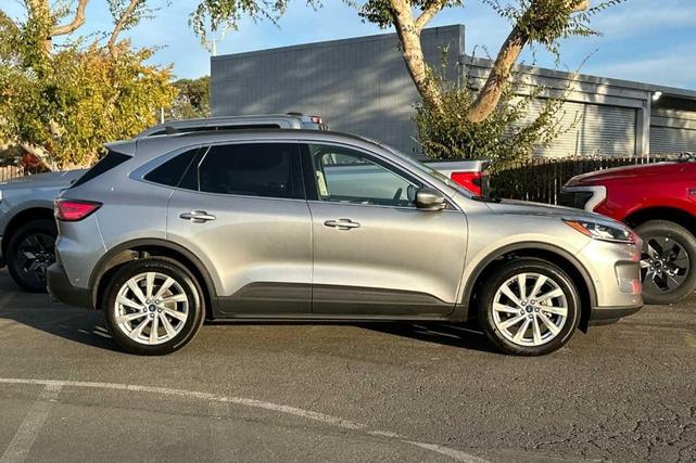 2022 ford escape titanium