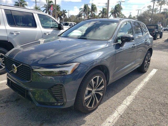 2024 volvo xc60 b5 plus dark theme