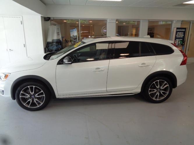 used 2017 volvo v60 t5 cross country premier awd hasbrouck heights, nj 07604 for sale in hasbrouck heights, new jersey