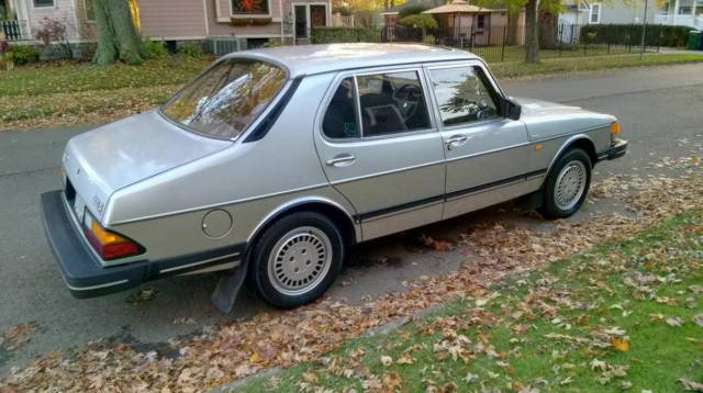original owner 29 years, maintaind by saab dealer lo miles c900 classic saab 900