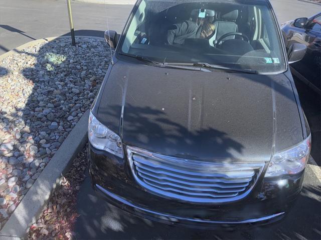 2016 chrysler town & country touring