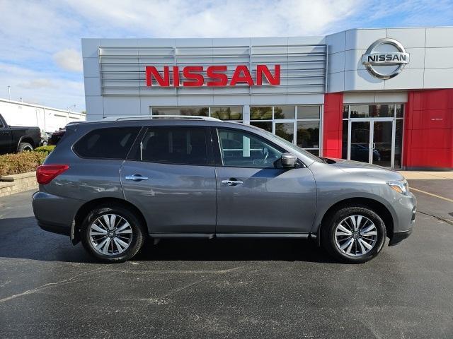 2020 nissan pathfinder sv