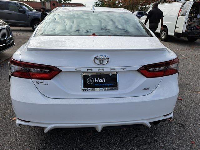 2022 toyota camry se