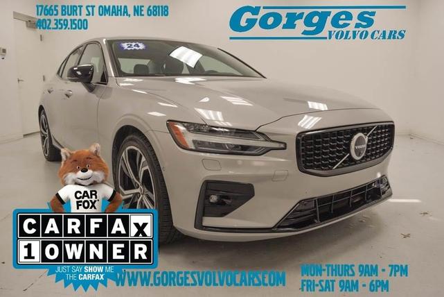 2024 volvo s60 b5 plus dark theme