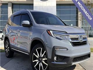 2022 Honda Pilot touring w/rear captain's chairs
