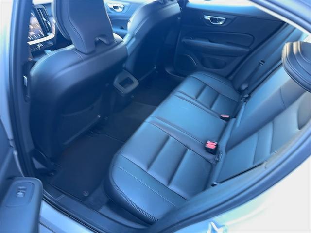 2024 volvo s60 plus dark theme