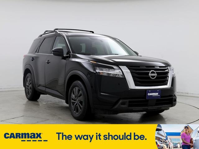 2022 nissan pathfinder sv