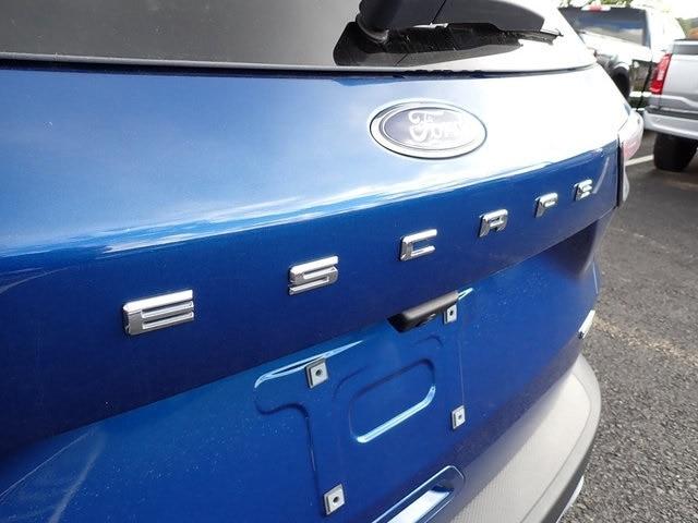 2022 ford escape se