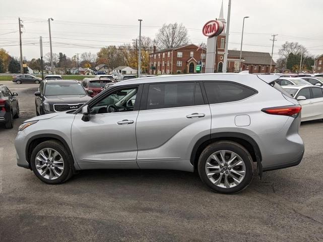 2022 toyota highlander limited