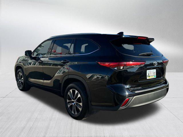 2022 toyota highlander xle