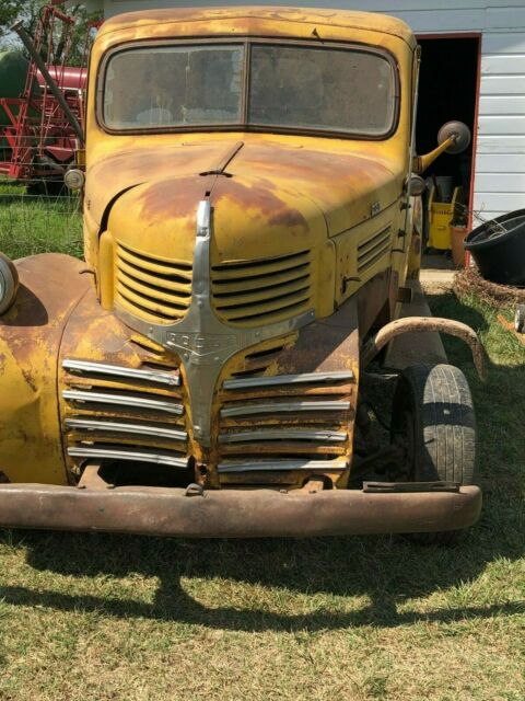 1941 dodge truck - needs complete restoration