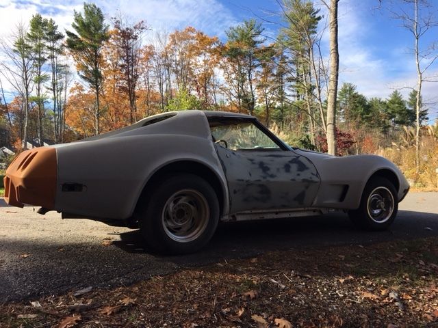 1975 corvette , brite green, deluxe int, 350, auto, matching numbers