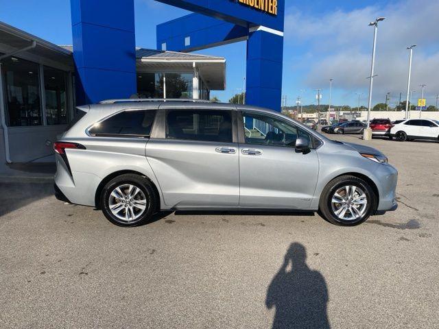 2021 toyota sienna limited