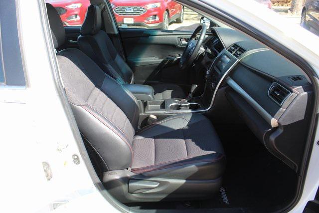 2016 toyota camry se
