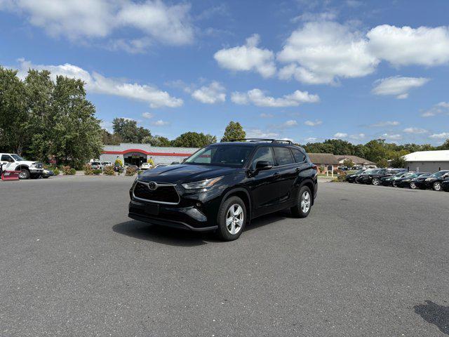 2022 toyota highlander le