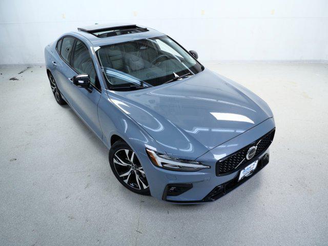 2024 volvo s60 core dark theme