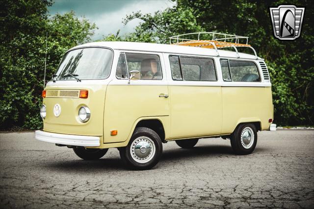 1975 volkswagen type 2 transporter