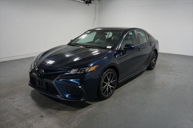 2021 toyota camry se