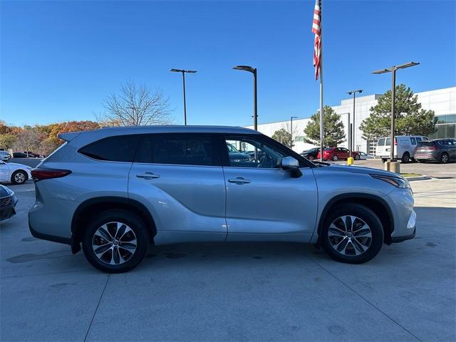 2022 toyota highlander xle