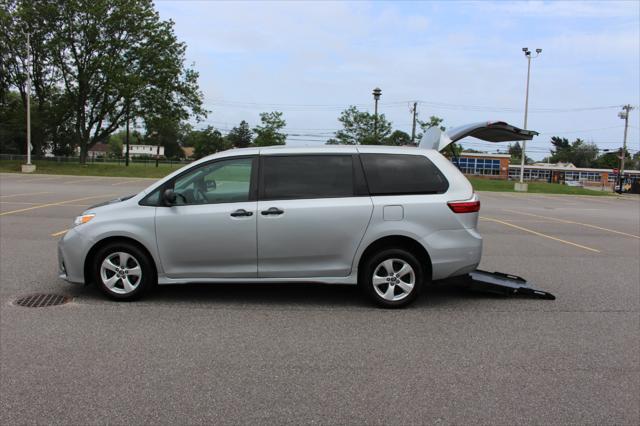 2020 toyota sienna le