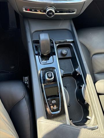 2024 volvo s60 b5 core dark theme