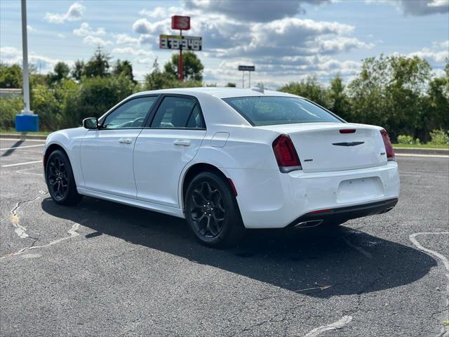 2022 chrysler 300 touring
