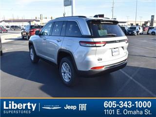 2024 Jeep Grand Cherokee laredo