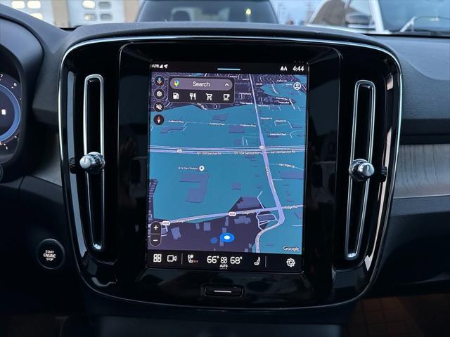 2023 volvo xc40 b5 plus dark theme