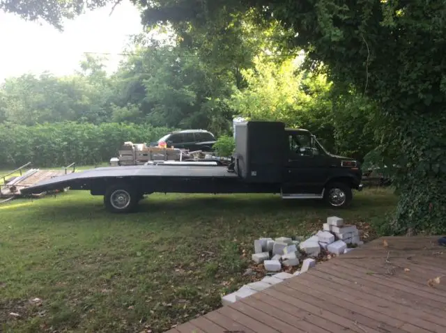 1987 e350 toy/car hauler with winch and sleeper!